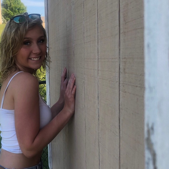 Meet your Posher, Cassidy - Picture 1 of 1